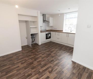 3 bedroom end of terrace house to rent - Photo 4