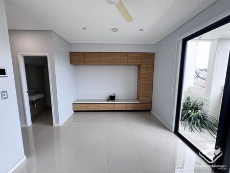 Modern townhouse for rent, covenient location! - Photo 4