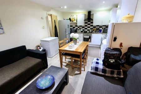 2 bedroom flat to rent - Photo 4