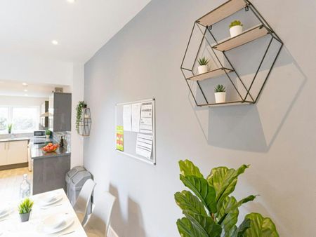 Terraced House to rent on - Photo 3