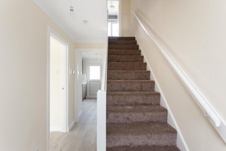 2 bedroom terraced house to rent - Photo 4