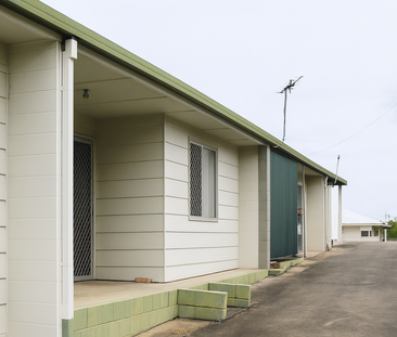 2/63 Downs Street, North Ipswich QLD 4305 - House For Rent | Domain - Photo 1