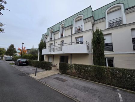 Location Appartement 3 pièces à Évry-Courcouronnes - Photo 4