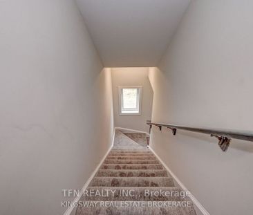 Townhouse For Lease | X8142788 - Photo 2