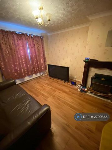3 bedroom terraced house to rent - Photo 2