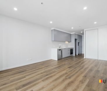 2 Bedroom apartment with arboretum views - Photo 2