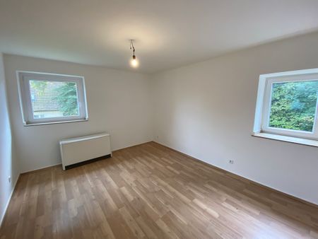 Sanierte 2,5 Zimmer-Wohnung in grüner Lage! - Foto 2