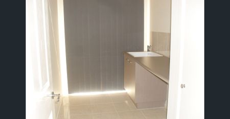 SPACIOUS FAMILY HOME - Photo 3