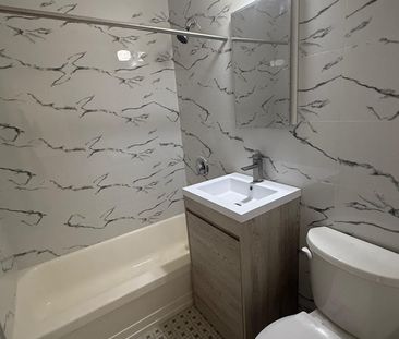 305 972 Eglinton Avenue E - Photo 2