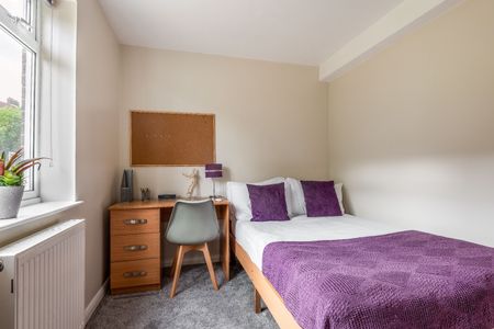 5 Bed Semi-Detached House, Hillside, BN2 - Photo 3