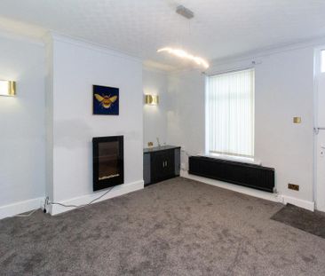 2 bedroom end of terrace house to rent - Photo 1