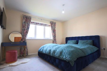 4 bedroom detached house to rent - Photo 2