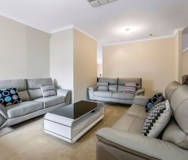 PEACEFUL FAMILY LIVING IN SOUGHT-AFTER RANFORD ESTATE!!! - Photo 4