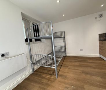 self contained studio flat inclusive of bills 950£ - Photo 1