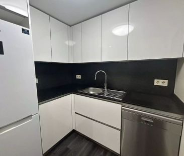 Piso de alquiler en Centre - Barri Vell - Photo 2