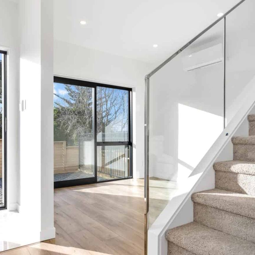 Nearly new family home - Photo 1