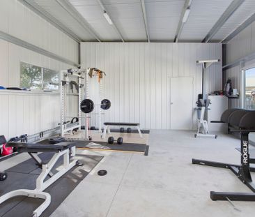 Family Home With Plenty Of Storage Space - Photo 3