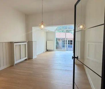 Instapklare trapgevelwoning met zonnig terrastuintje en grote bergi... - Photo 2