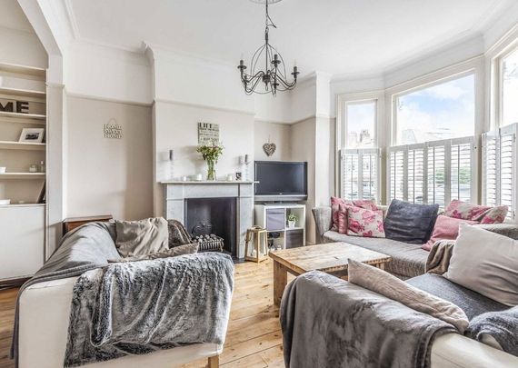 Merton Road, SW18 5SS, London - Photo 1