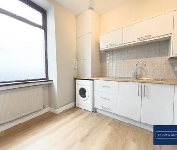 4 bedroom end of terrace house to rent - Photo 5