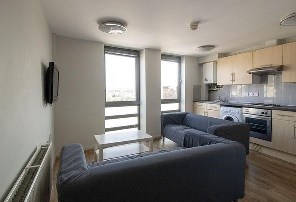 6 bedroom flat to rent - Photo 1