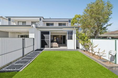 12A Parkview Avenue, Picnic Point NSW 2213 - House For Rent | Domain - Photo 5