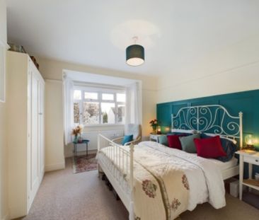 Mead Road, Leckhampton, Cheltenham, GL53 - Photo 4