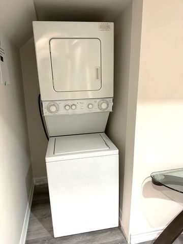 For Lease - 3266 MINTWOOD Circle Unit# STUDIO BASEMENT, Oakville, Ontario - Photo 2