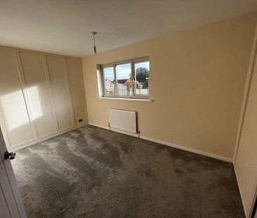 4 bedroom detached house to rent - Photo 2