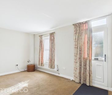 2 bedroom end of terrace house to rent - Photo 3