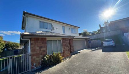 Light and bright in Northcross - minor dwelling also available - Photo 2