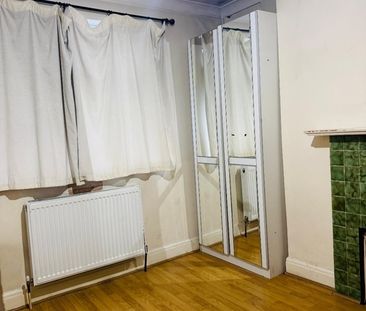 3 Bed Terraced House, Drake Road, HA2 - Photo 2