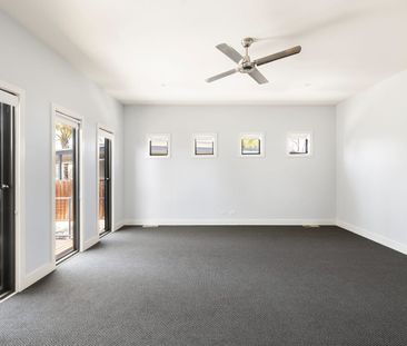 Plenty of room for a growing family.. - Photo 4