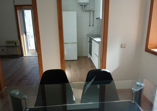 Bom apartamento T2 remodelado, parcialmente mobilado, em Aveiro!