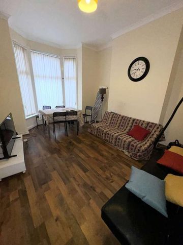 Cardigan Road, Hyde Park, Leeds, LS6 - Photo 2