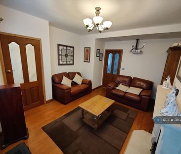 2 bedroom semi-detached house to rent - Photo 4