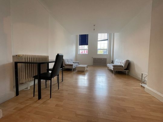 3 Bed Flat, Albert Road South, SO14 - Photo 1