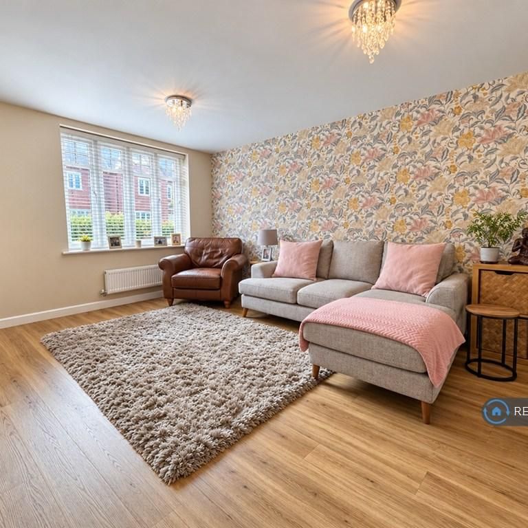 3 bedroom semi-detached house to rent - Photo 1