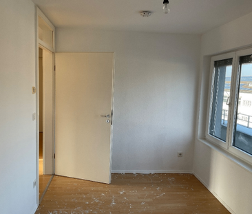 Lichtdurchflutete Dachgeschosswohnung mit Panorama-Terrasse - Photo 2
