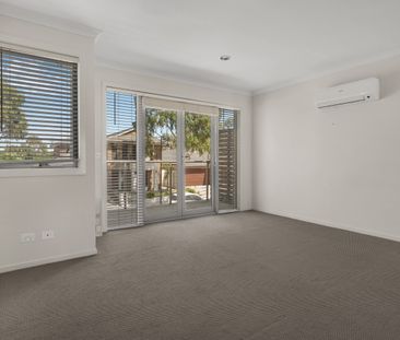 Low maintenance and modern, everything you've ever wanted! - Photo 1