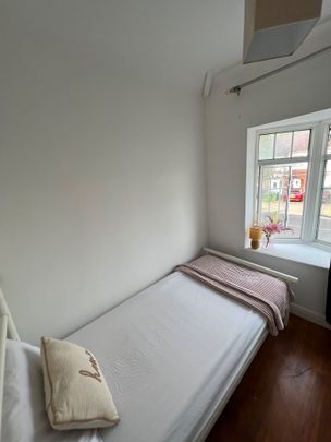 Room in a Shared House, Manor Farm Road, HA0 - Photo 1