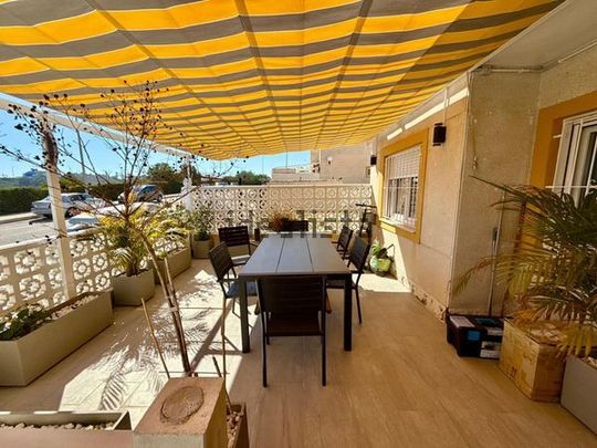 Alquiler de casa o chalet independiente en Avenida Corinto - Photo 1