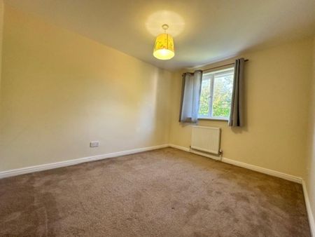 4 bedroom detached house to rent - Photo 2