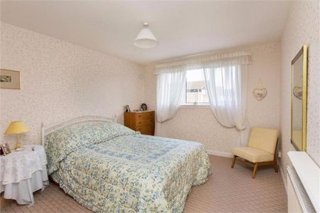 3 bedroom flat to rent - Photo 5