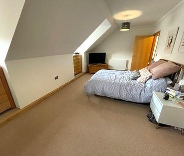 2 bedroom mews to rent - Photo 2