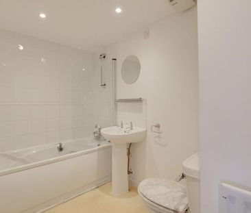 2 bedroom flat to rent - Photo 6