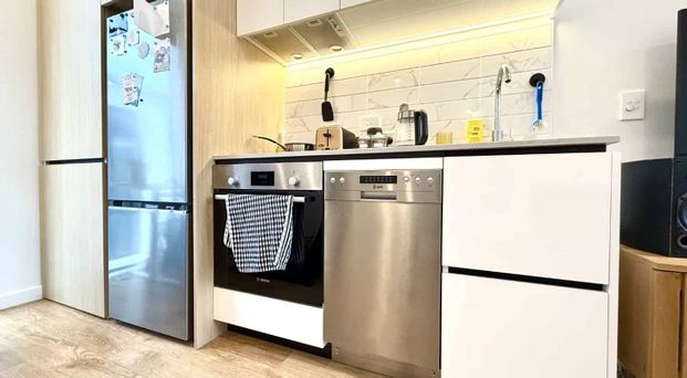 Modern One Bedroom Unit- Taranaki Street - Photo 1