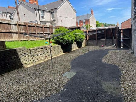 2 bedroom flat to rent - Photo 3