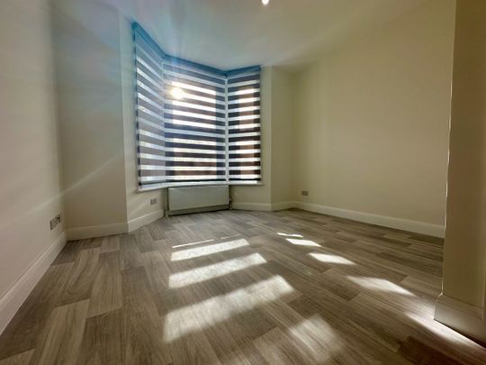 1 Bed Flat, Bramber Road, W14 - Photo 1