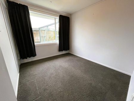 Modern Family Home - Photo 2